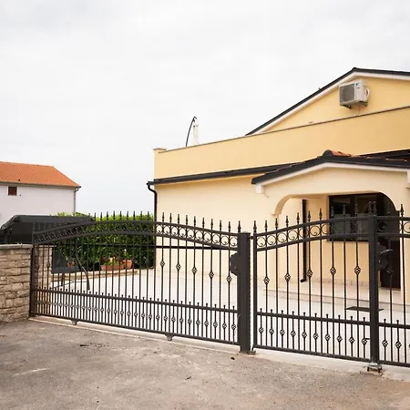 Apartmant Treasure Apartment Marcana